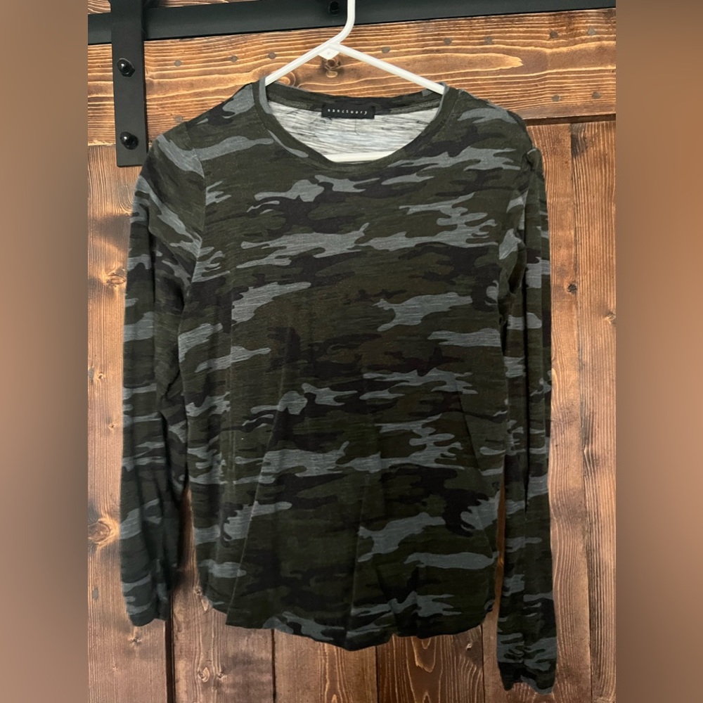 Womens camo long sleeve tee